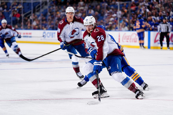 "Колорадо" разгромило "Монреаль" в НХЛ: что с Ильей Соловьевым?