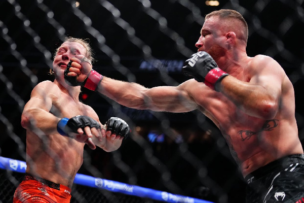 Гэтжи вернул временный титул UFC в лёгком весе, победив Пимблетта