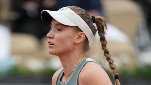 Елена Рыбакина поделилась милыми рождественскими фото