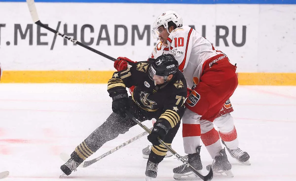 "Адмирал" дома одолел "Автомобилист" в матче КХЛ