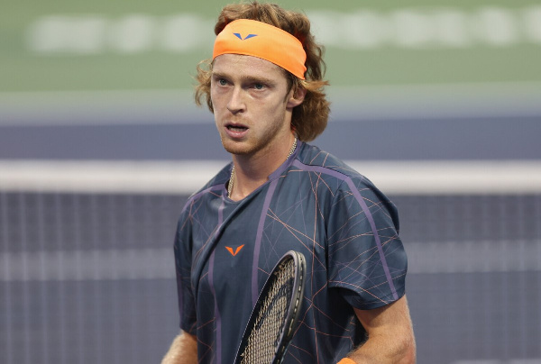Россиянин Рублев неожиданно покинул турнир ATP в китайском Шэньчжоу