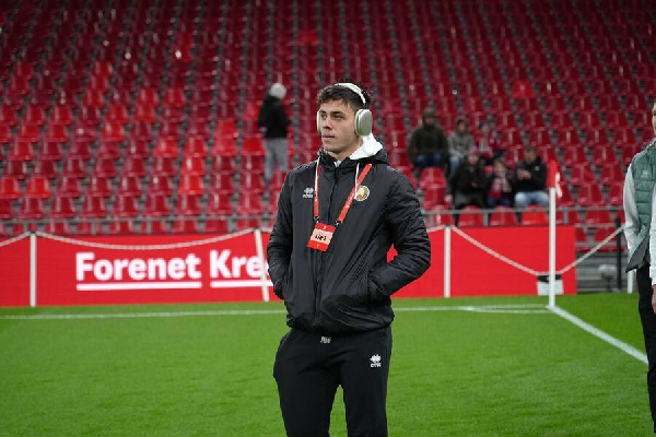 Нападающий сборной Беларуси посетил матч плей-офф Лиги Европы