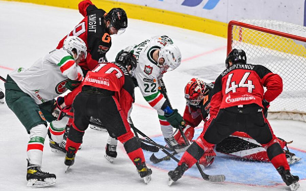 Шайба Алистрова не спасла "Ак Барс" в матче с "Авангардом" Мартынова