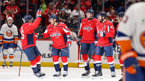 Протас и Овечкин голевыми передачами тащат "Вашингтон" в плей-офф: вот что они сделали ночью
