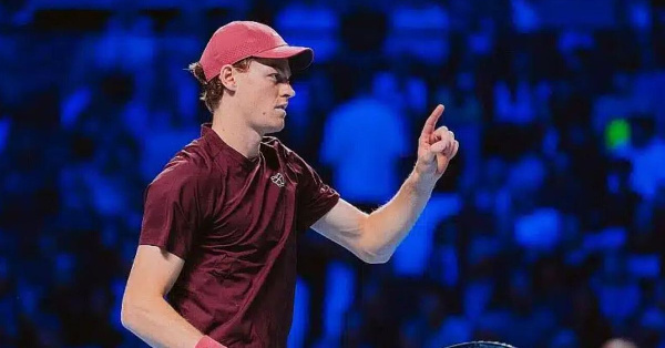 Алькарас вылетел, Синнер идет дальше — итальянец в третьем раунде турнира в Париже