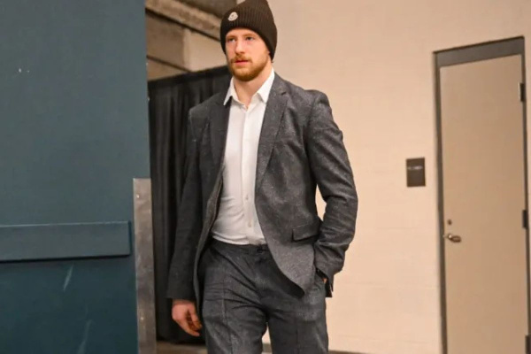 НХЛ: Илья Соловьёв провел в запасе матч "Питтсбурга" против "Виннипега"