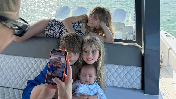 Стало известно имя четвёртого ребёнка экс-первой ракетки мира и популярного певца