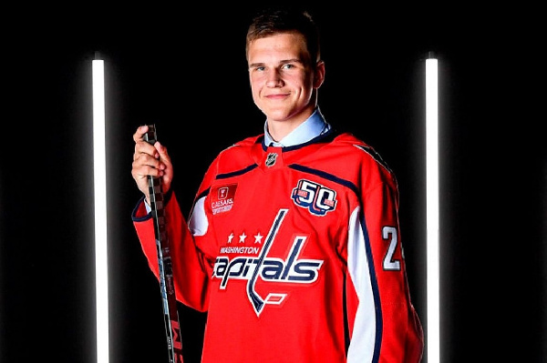 "Я буду рассказывать об этом своим детям": Илья Протас — о дебюте в НХЛ со своим братом и Александром Овечкиным