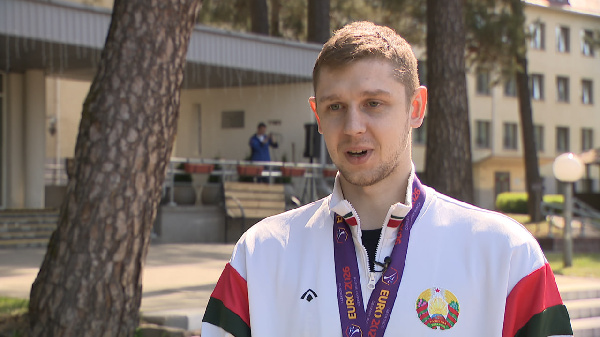 Артем Плонис: "Стало как-то роднее, спокойнее, когда не надо прятать флаги и зашивать надписи"