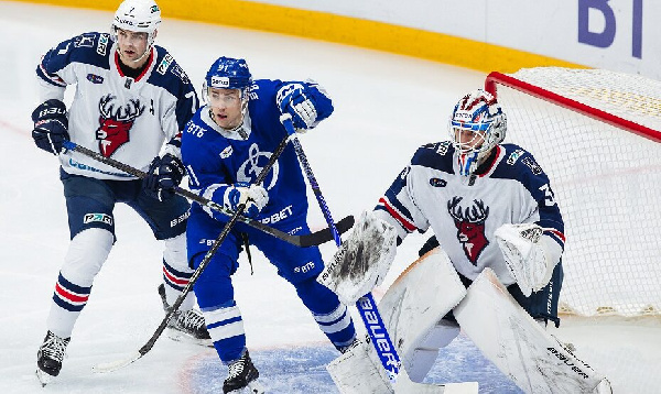 Московское "Динамо" не оставило шансов "Торпедо" в матче КХЛ