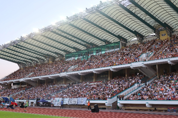 "Начали еще осенью": Как в Бресте готовили натуральный газон к весеннему футболу