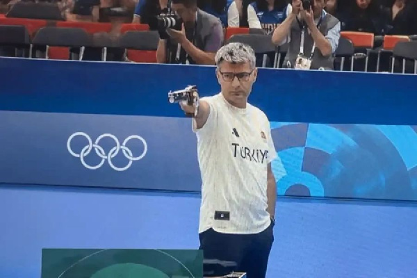 Турецкий стрелок и герой мемов Олимпиады в Париже выиграл чемпионат Европы 2025