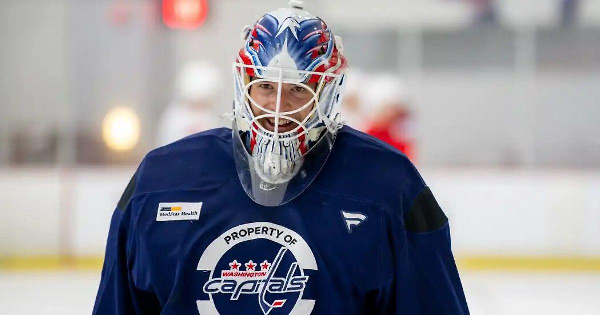 "Вашингтон" перед матчем с "Анахаймом" подписал голкипера, завершившего карьеру 4 года назад