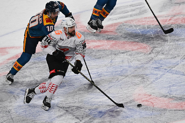 "Авангард" Мартынова обыграл "Шанхайских Драконов" в матче КХЛ