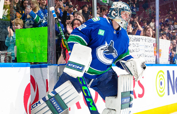 Никита Толопило может остаться в основе "Ванкувера" до конца сезона НХЛ