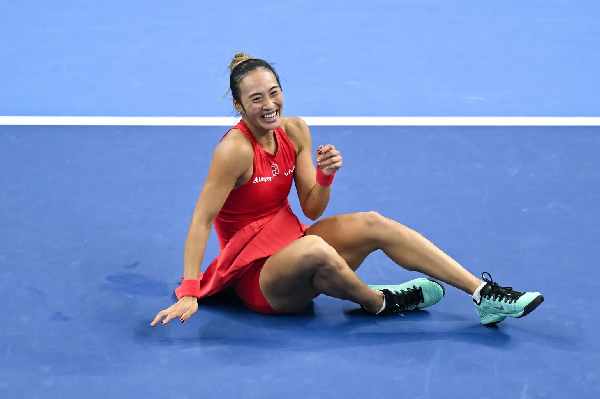 Циньвэнь появилась на обложке журнала Vogue после победы на WTA-1000 в Пекине (ФОТО)