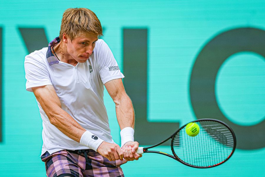 Илья Ивашко вышел в четвертьфинал турнира ATP-250 в Женеве