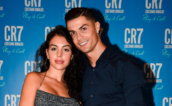 В какие настольные игры играет невеста Роналду с детьми 