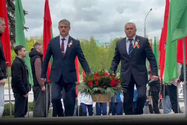 Сергей Ковальчук возложил цветы к обелиску мемориального комплекса "Масюковщина" в честь великого Дня Победы 