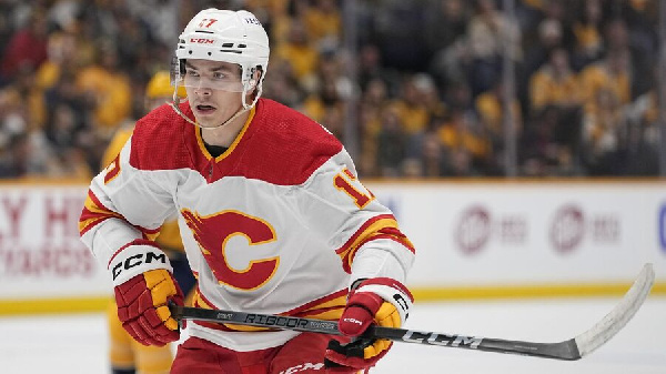 Шайба Егора Шаранговича не помогла "Калгари" обыграть "Анахайм" в НХЛ