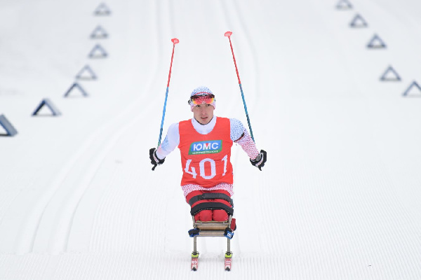 Российский лыжник выиграл золото на Паралимпиаде-2026