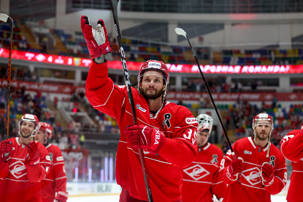 "Спартак" без главного тренера обыграл "Ладу" без белоруса в составе в матче КХЛ