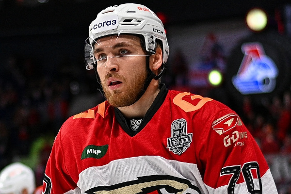 "Амур" Андриевского крупно уступил "Авангарду" Мартынова в матче КХЛ