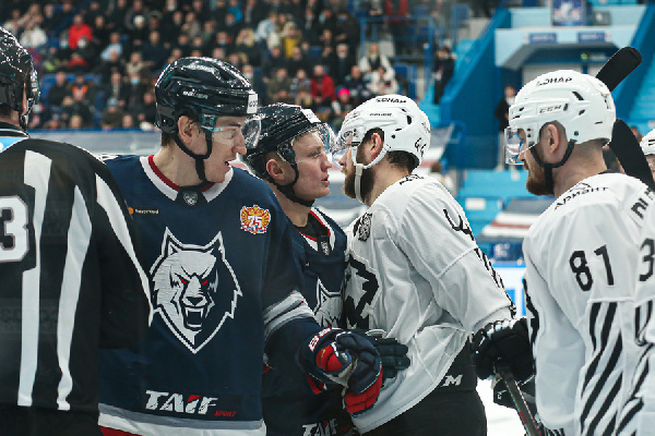 "Волки" загрызли "медведей": "Нефтехимик" обыграл "Трактор" в овертайме