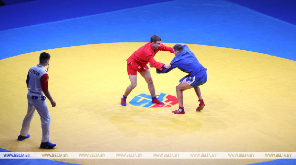 Белорусские самбисты завоевали 20 медалей на старте турнира на призы Президента