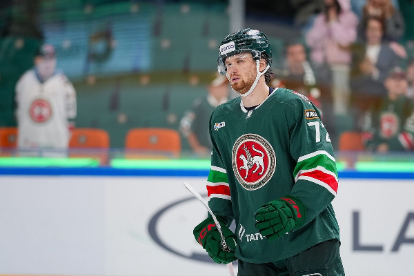 Отец самого богатого человека в мире пришел посмотреть на игру белорусов в "Ак Барсе"