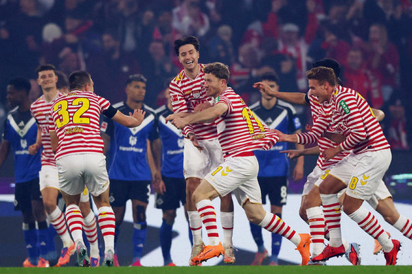 "Кёльн" разбил "Гамбург", "Вольфсбург" и "Хоффенхайм" выдали яркий матч: итоги дня в Бундеслиге