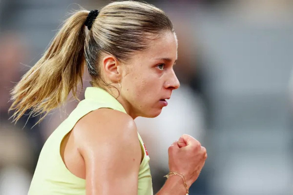 Финалистка "Ролан Гаррос" Хвалиньска вышла в четвертьфинал WTA-500 в Сингапуре