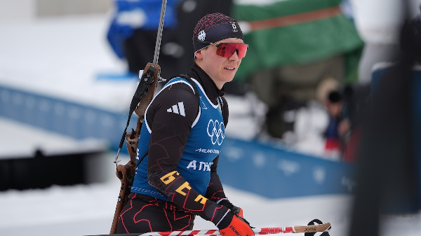Сборная Германии из-за перелома пальца лишилась биатлониста на Кубок мира в Контиолахти