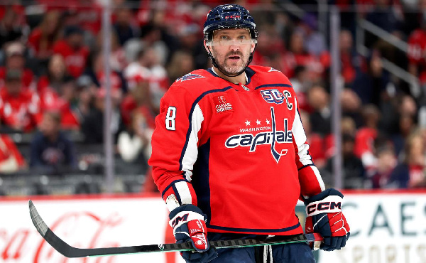 Александр Овечкин отметил юбилей другой легенды НХЛ