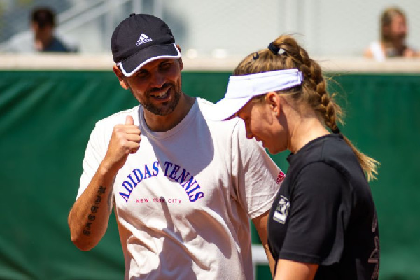 Эпопея с тренерами Рыбакиной продолжается: WTA устраивала "слежку"
