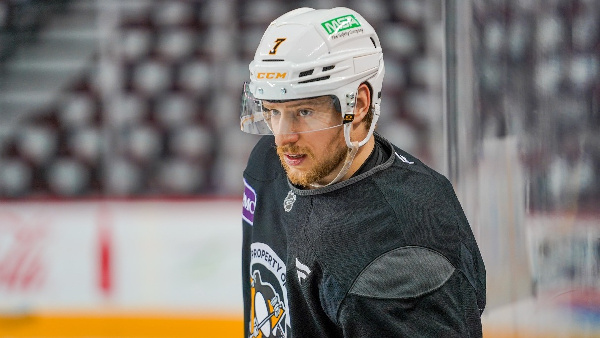 Соловьев с ассистом, Левшунов провалился: "Питтсбург" одолел "Чикаго"