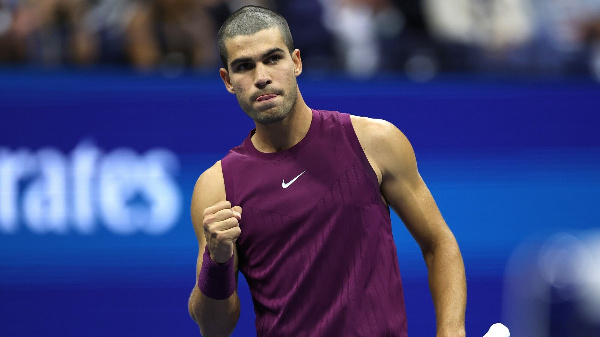 Алькарас "освободил" корт для Азаренко и вышел в 1/8 финала US Open-2025