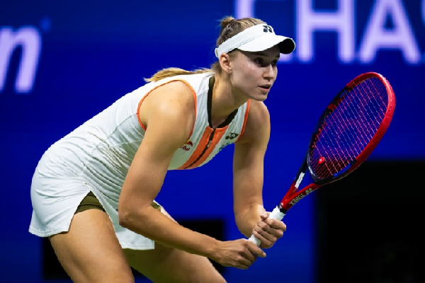 Елена Рыбакина не заметила Анисимову в первом матче Итогового турнира WTA