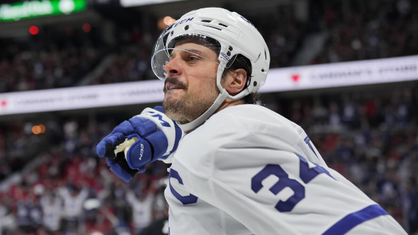 Американец Мэттьюс стал лучшим снайпером в истории "Торонто" и продолжает погоню за Овечкиным