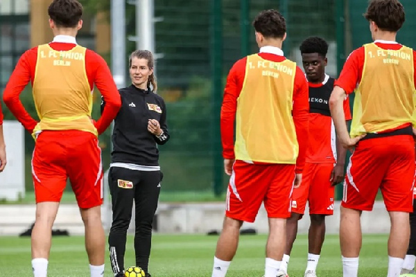 Команду Бундеслиги возглавила девушка: первая женщина в истории топ-5 лиг