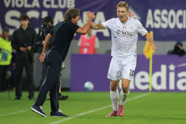 "Наполи" одолел "Лацио" в матче Серии А с тремя удалениями