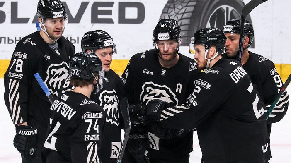 "Трактор" обыграл "Адмирал" в домашнем матче КХЛ