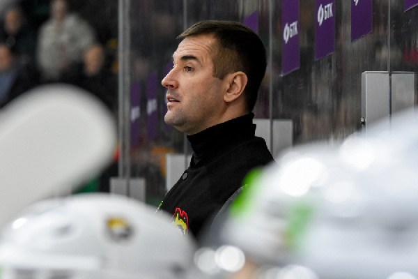 "Можно сказать по-хоккейному, чуть-чуть смяли нас": Панцырев — о победе "Гомеля" по буллитам