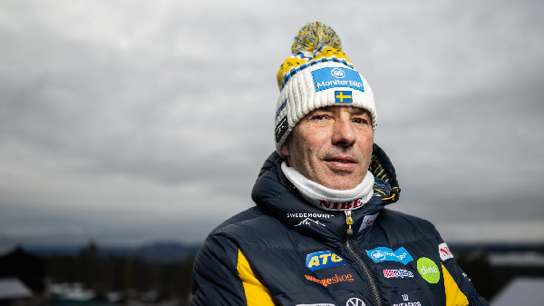Тренер сборной Швеции закончил карьеру в биатлоне и уехал работать на ферму