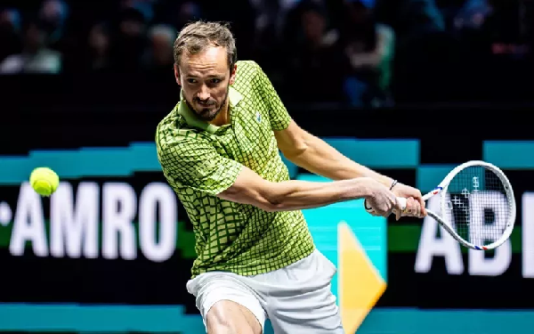 Российский теннисист Медведев уверенно вышел в полуфинал турнира ATP