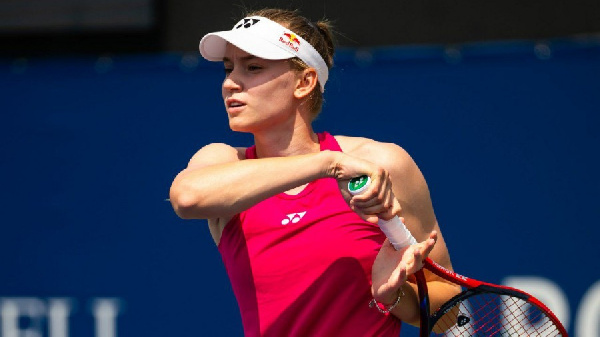 Елена Рыбакина обыграла Элис Мертенс и вышла в четвертьфинал турнира WTA в Брисбене