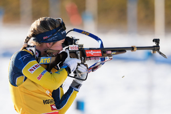 Жанмонно дышит в спину Магнуссон: Общий зачет женского Кубка мира по биатлону