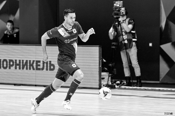 32-летний нападающий "Норильского никеля" скончался в аэропорту