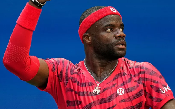 Фрэнсис Тиафо появился на US Open в форме, идентичной цветам сумки Арины Соболенко