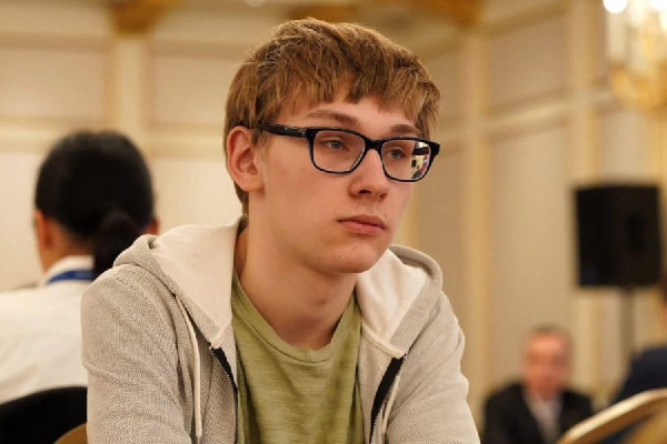 Белорус Денис Лазавик вышел в четвертьфинал чемпионата мира по быстрым шахматам